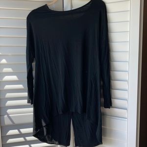 Black tunic with split on the back
